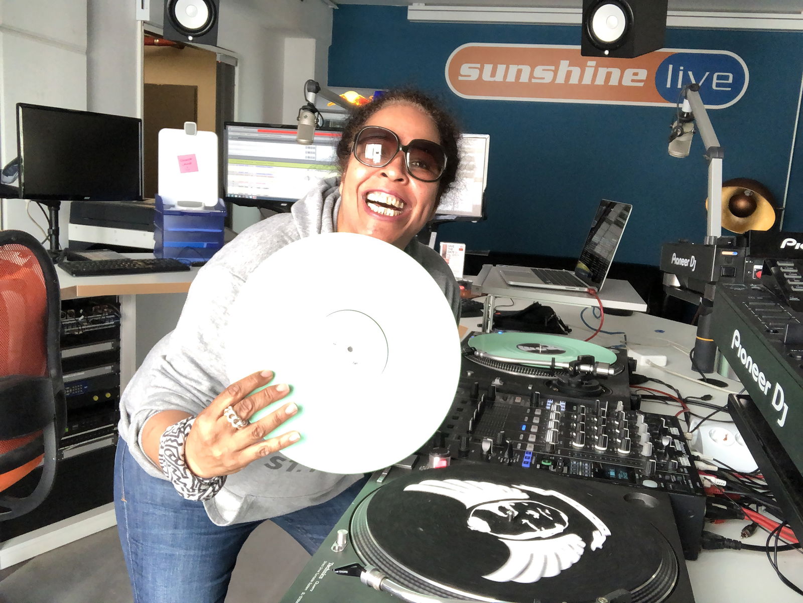 DJ Hildegard im sunshine live Studio
