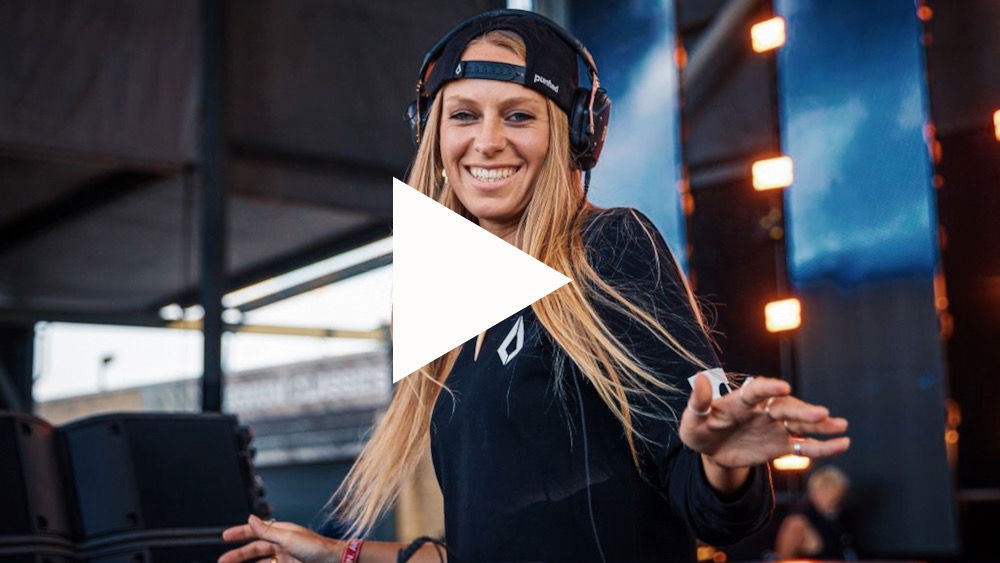 Play Nora En Pure Hyperreal