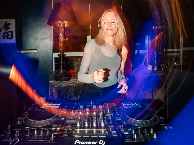 Dj@mit Mogar Tina Technotic: DJ mit 60 | sunshine live